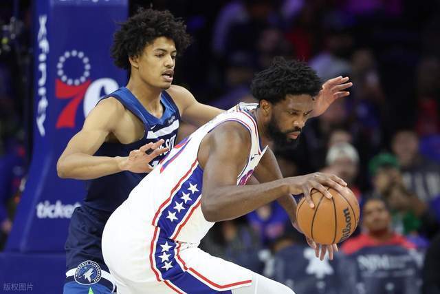 由于背靠背 由于背靠背