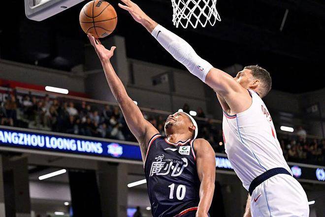 防守者的观, 在这种高强, 内作出快速